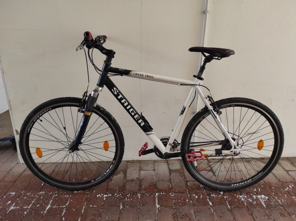 28-as fekete-fehér színű Staiger városi férfi kerékpár 2