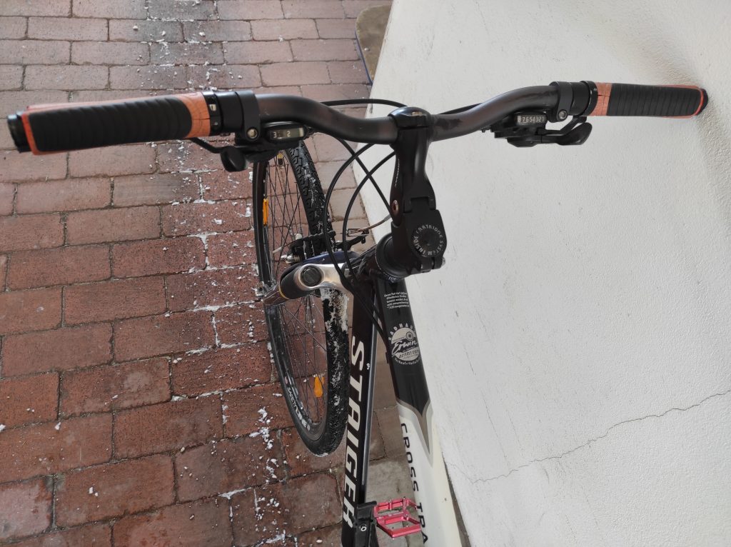 28-as fekete-fehér színű Staiger városi férfi kerékpár 1