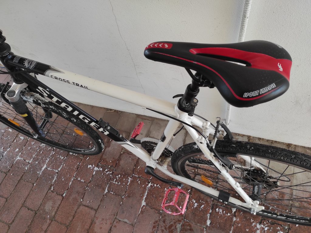 28-as fekete-fehér színű Staiger városi férfi kerékpár 3